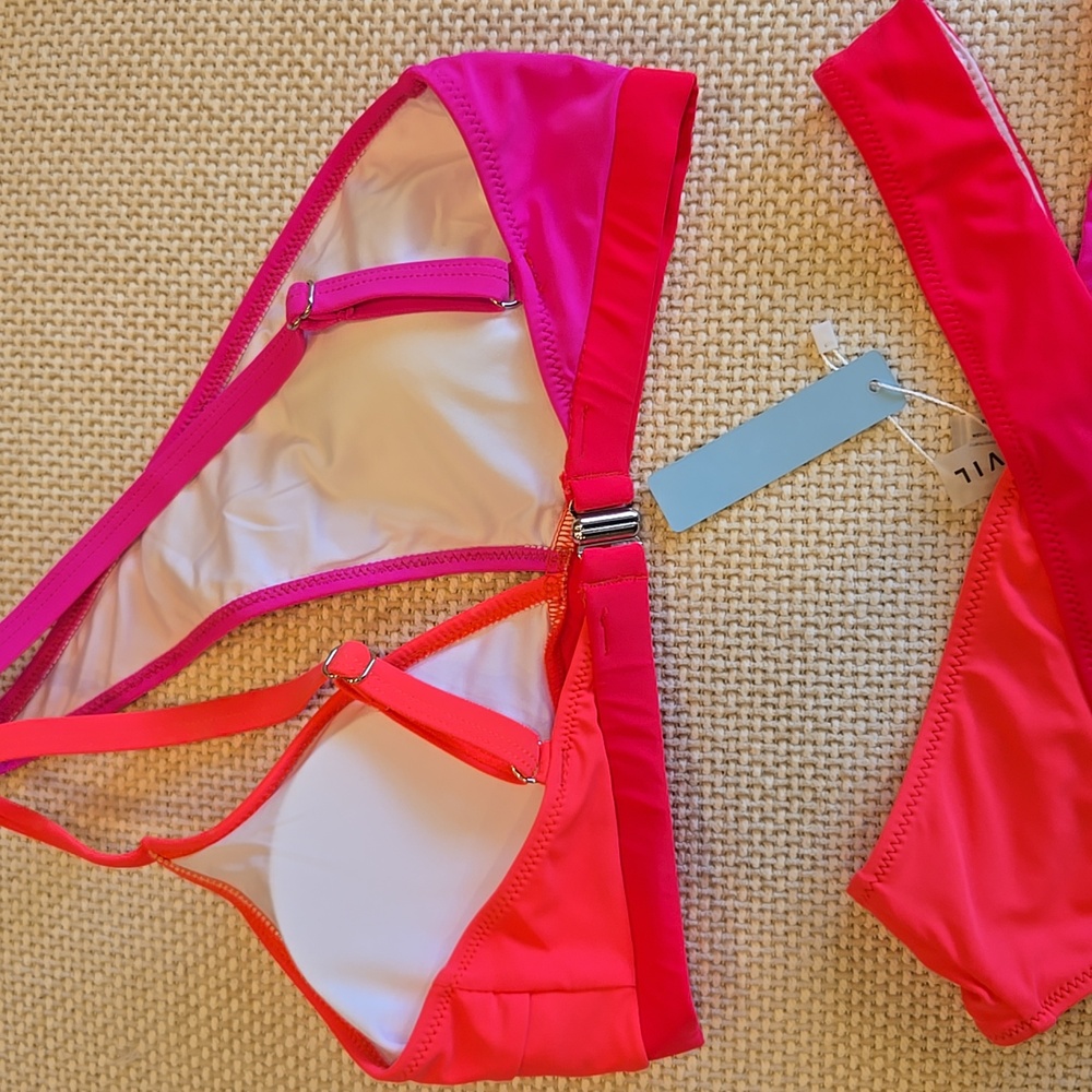 Popvil Cutout One-Shoulder Color Block Bikini Set - Picture 8 of 11